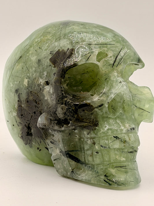 Prehnite w epidote Skull