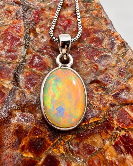 Opal Jewelry Guide: Color, Fire, Types & How to Choose the Right Piece