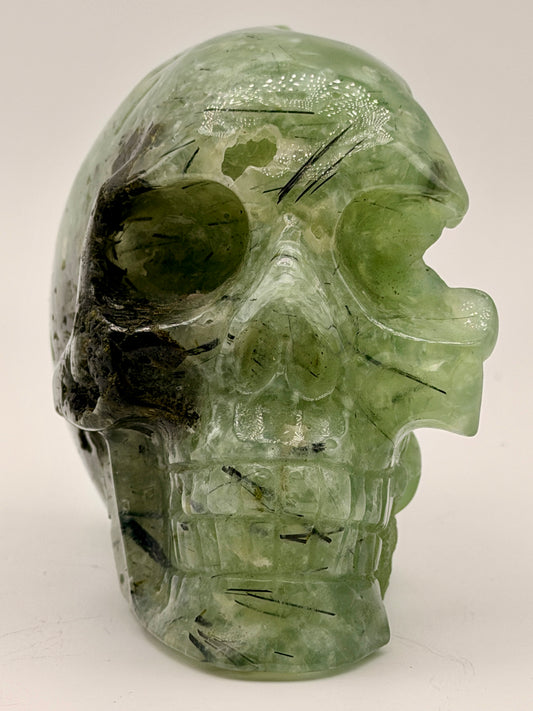 Prehnite w epidote Skull