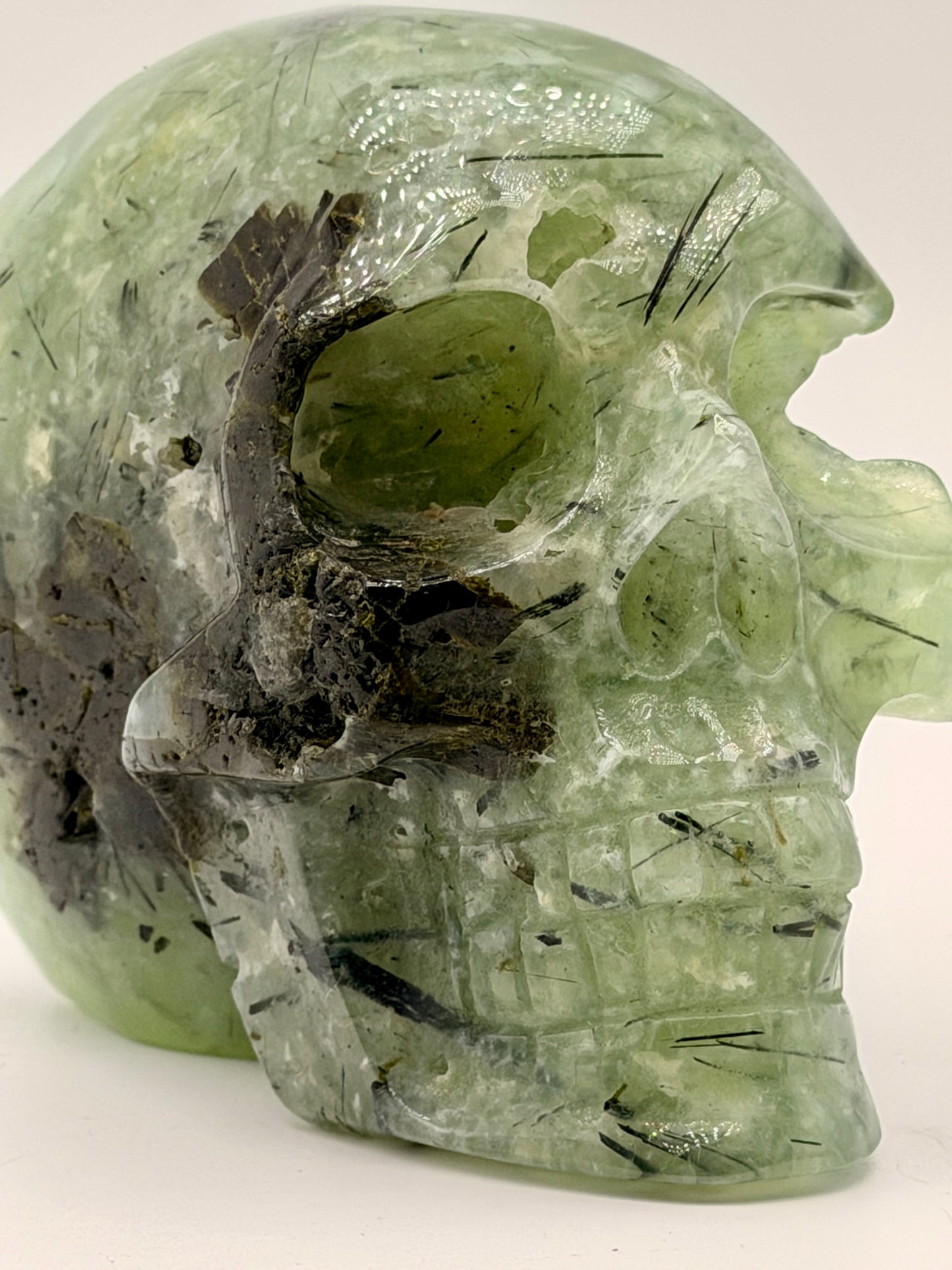 Prehnite w epidote Skull