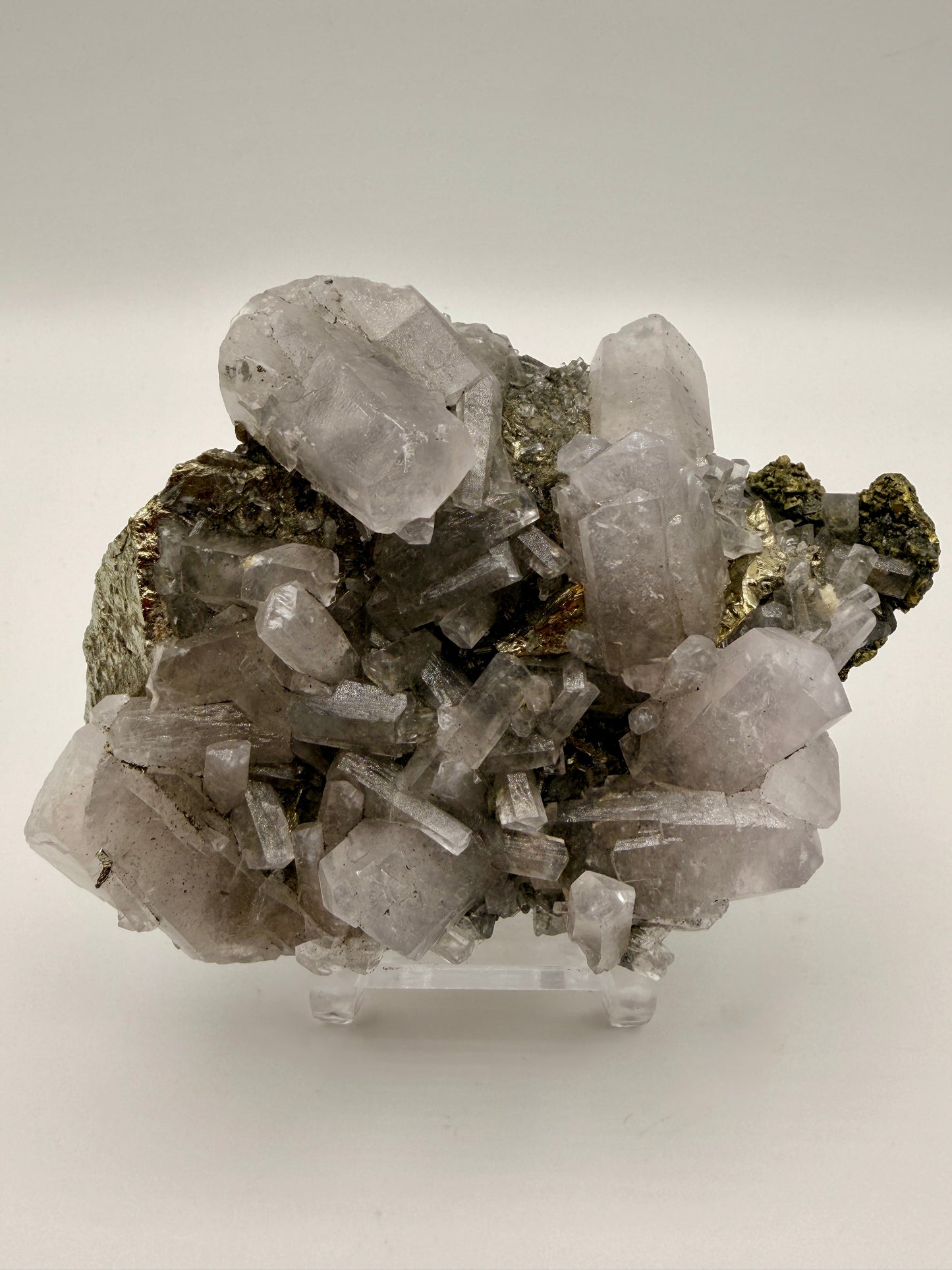 Apatite, Pyrite, Quartz, Calcite and Sphalerite