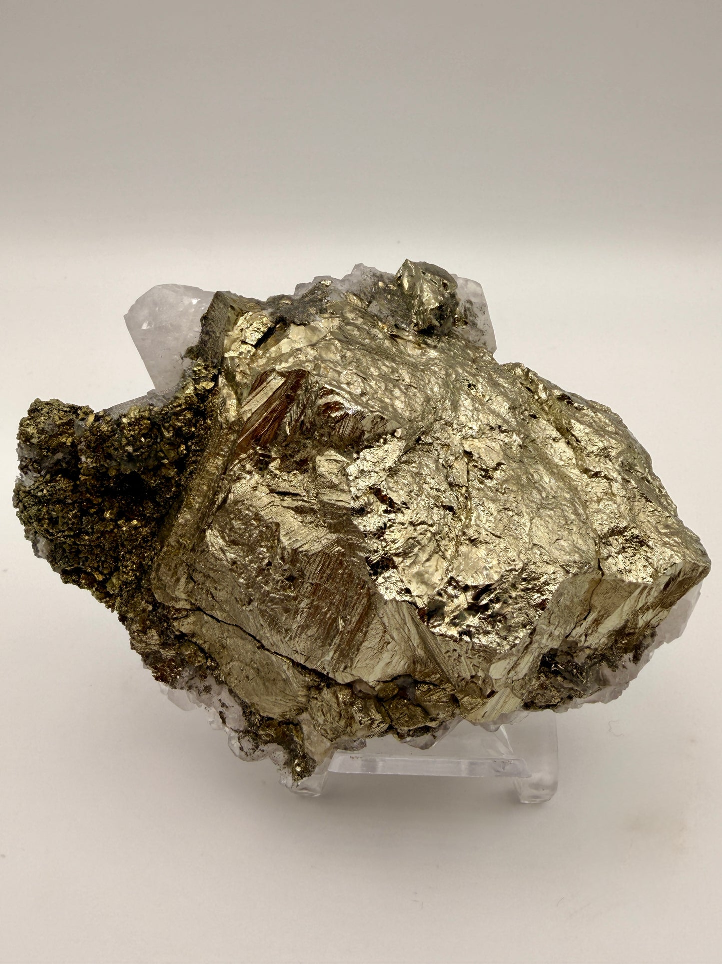 Apatite, Pyrite, Quartz, Calcite and Sphalerite