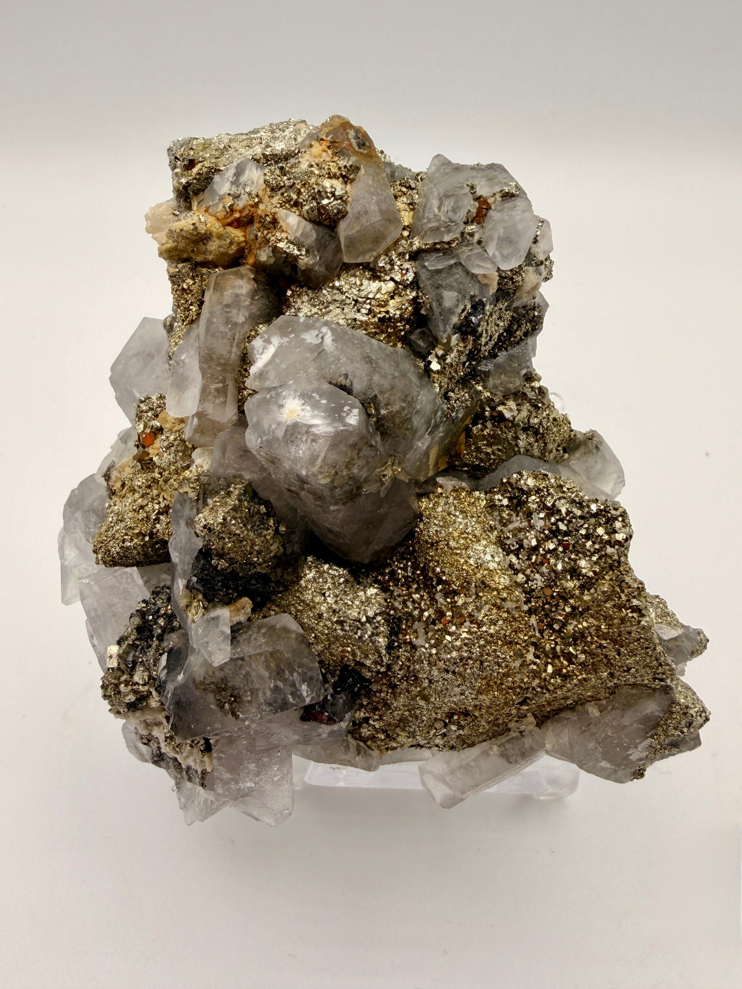 Apatite, Pyrite, Quartz, Calcite and Sphalerite