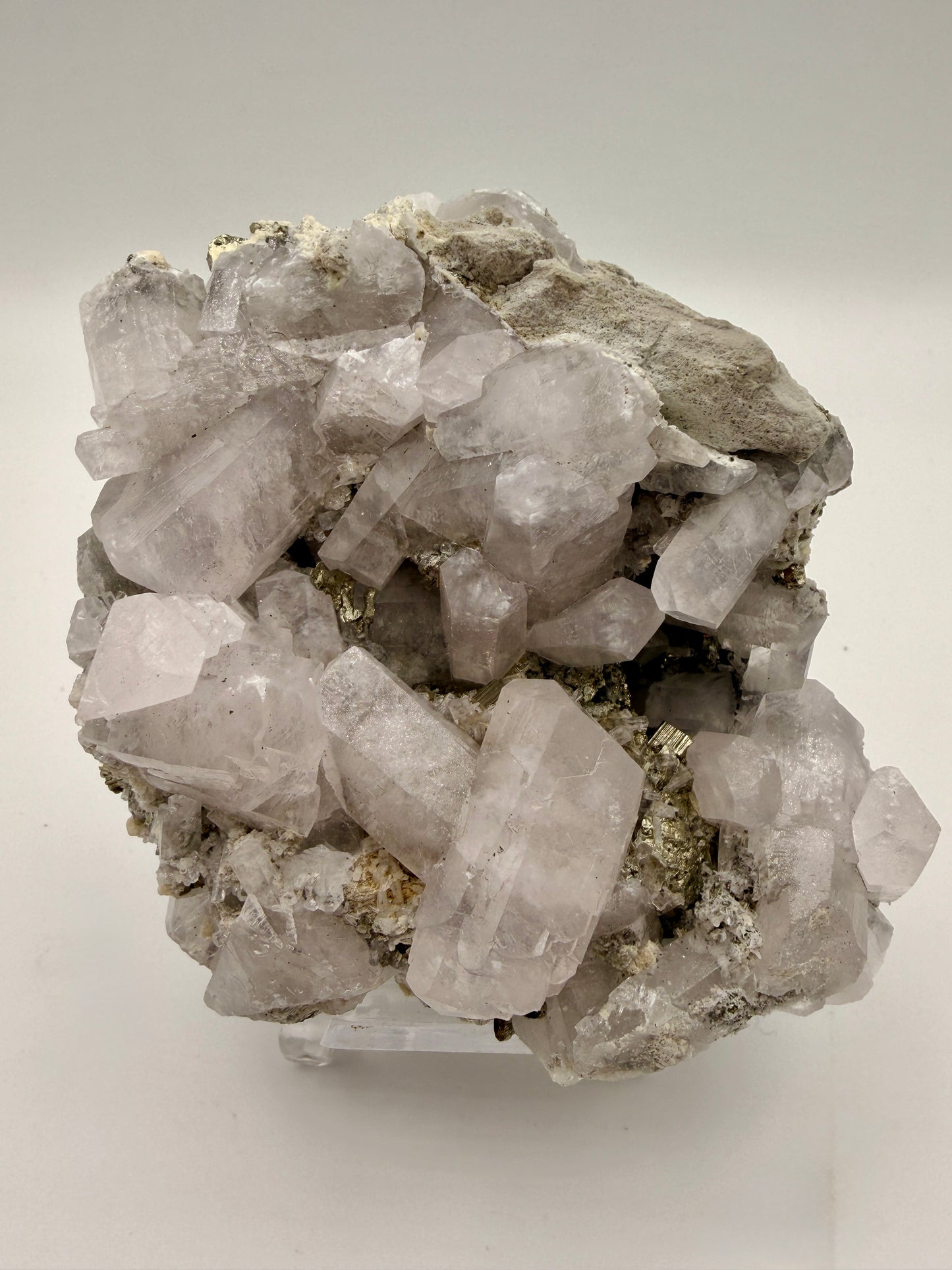 Apatite, Pyrite, Quartz, Calcite and Sphalerite