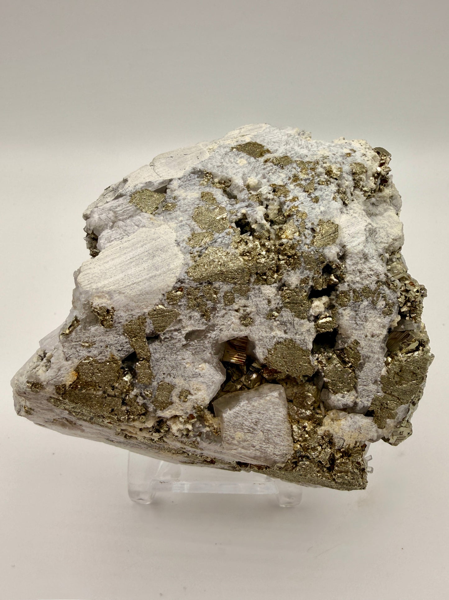 Apatite, Pyrite, Quartz, Calcite and Sphalerite