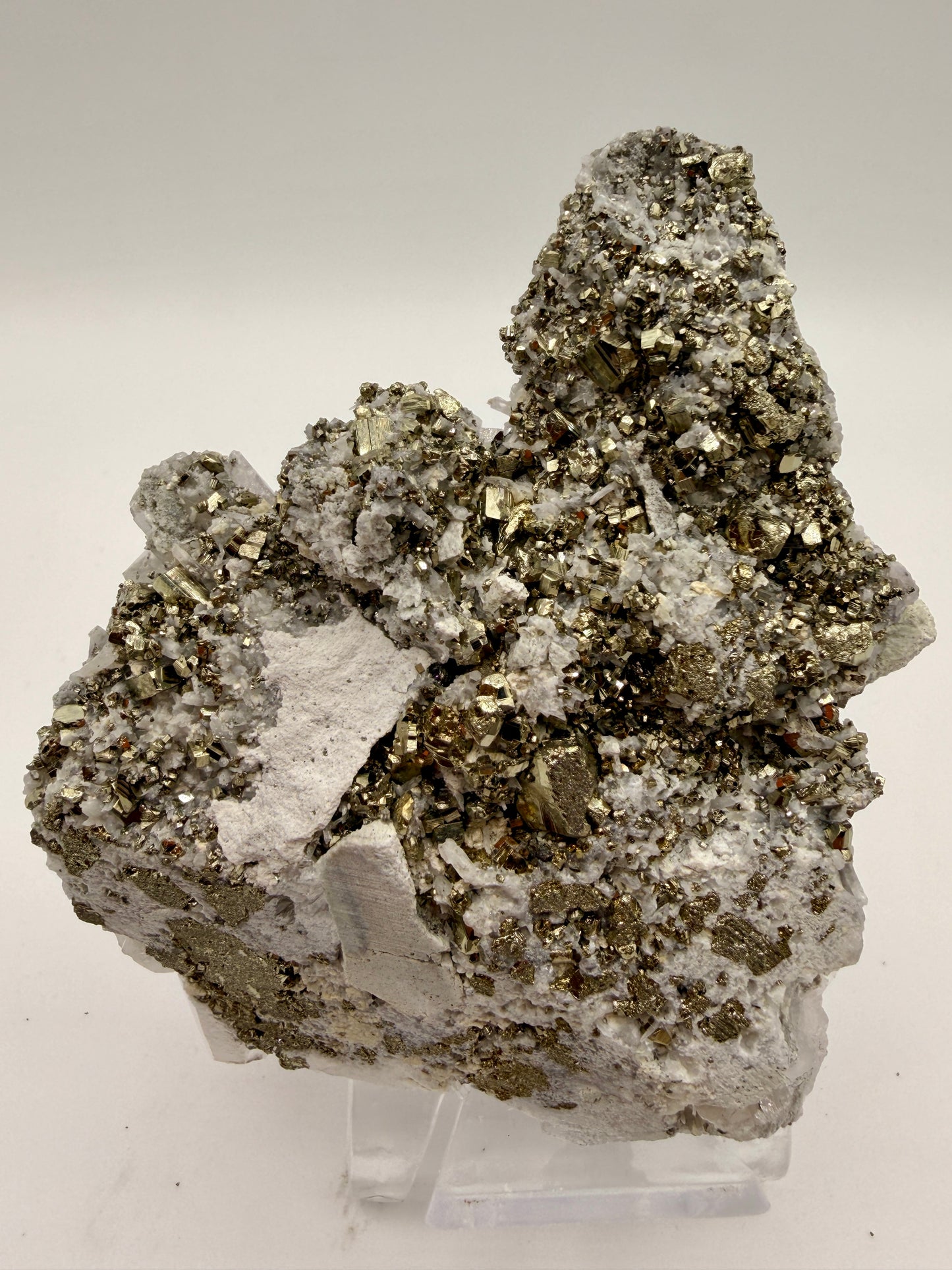 Apatite, Pyrite, Quartz, Calcite and Sphalerite