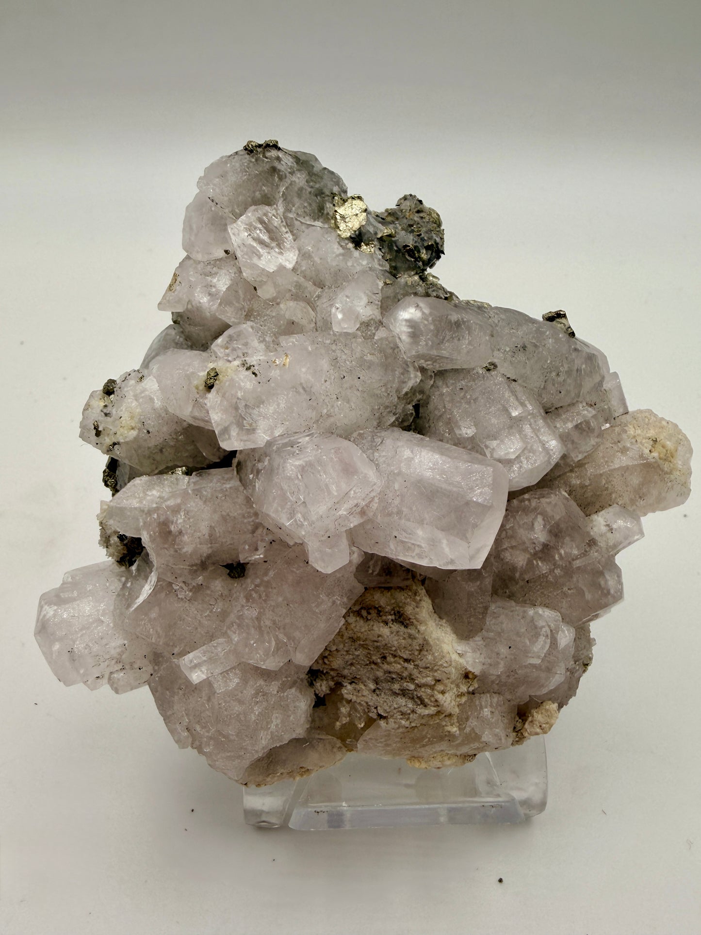 Apatite, Pyrite, Quartz, Calcite and Sphalerite