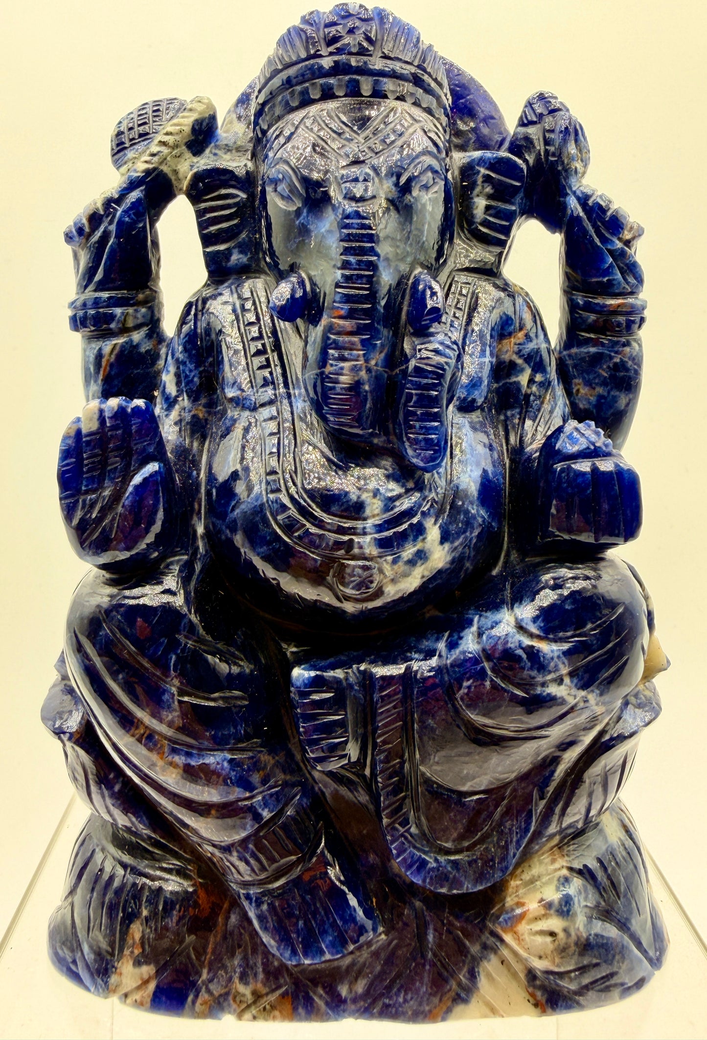Sodalite Crystal Ganesha Statue – UV-Reactive Carved Altar
