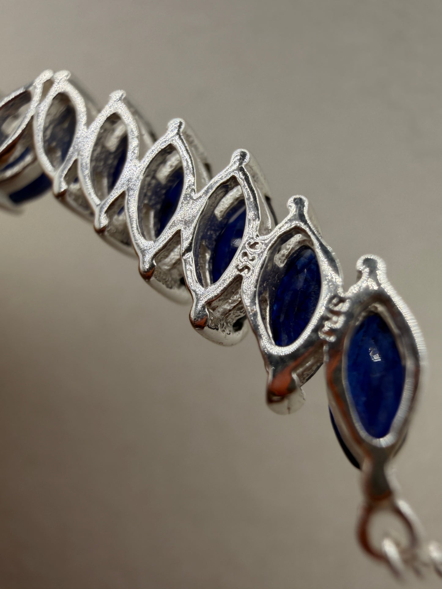 22ct Ceylon Sapphire & Sterling Silver Necklace – 18"