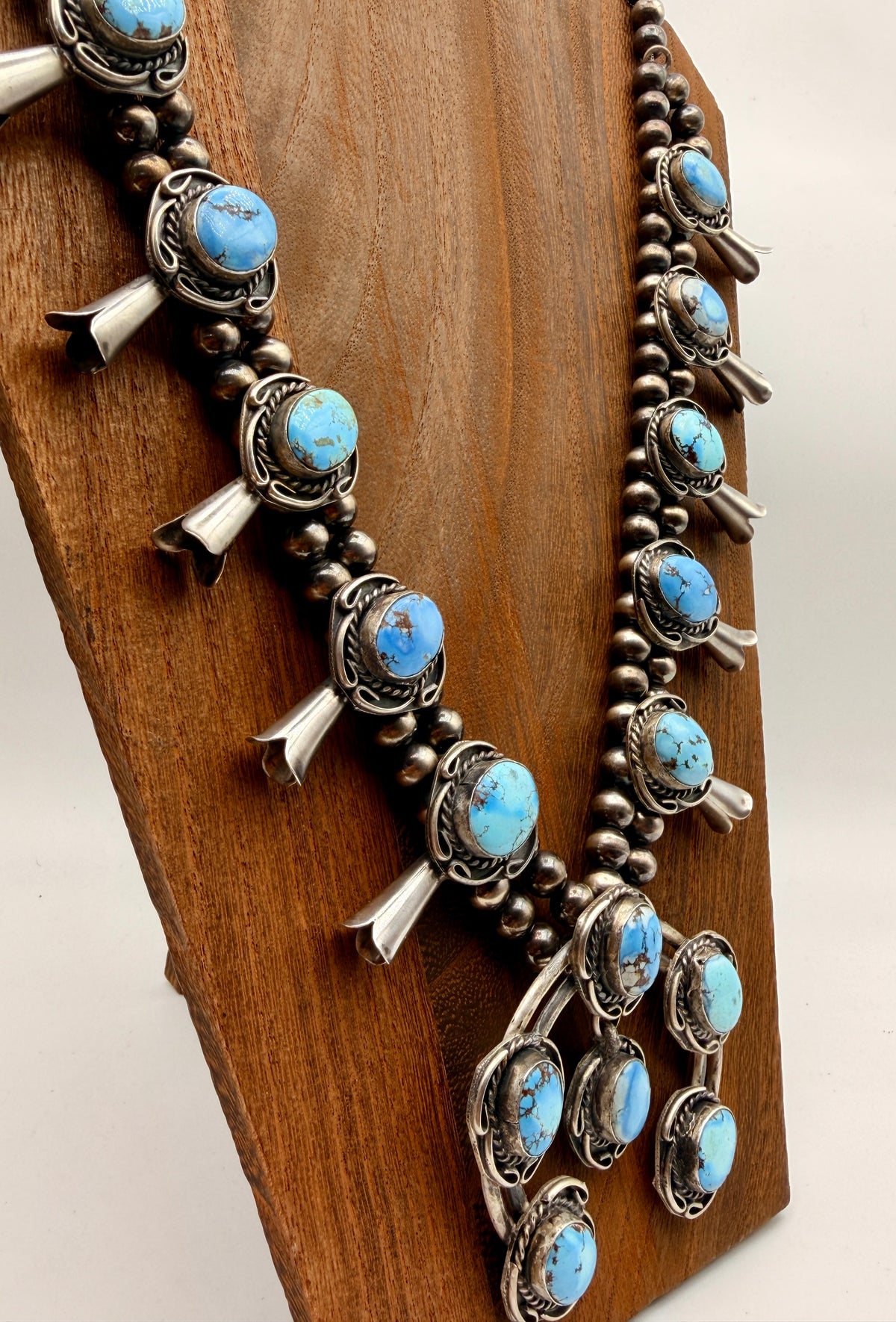 Sixteen-stone Golden Hills turquoise necklace with silver naja centerpiece