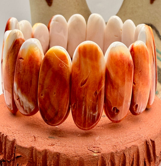 Natural orange and cream Spiny Oyster shell stretch bracelet front view